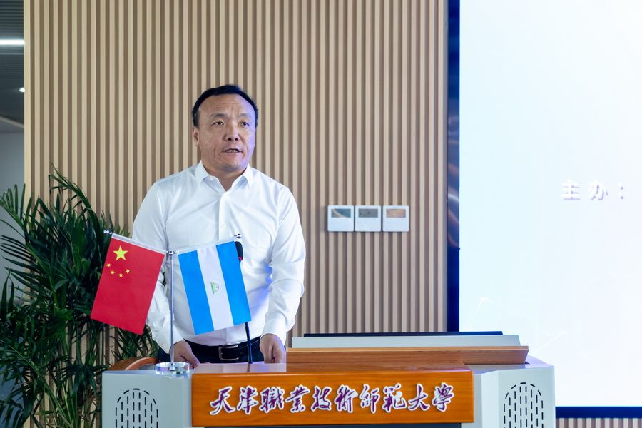 天津市教委副主任罗延安