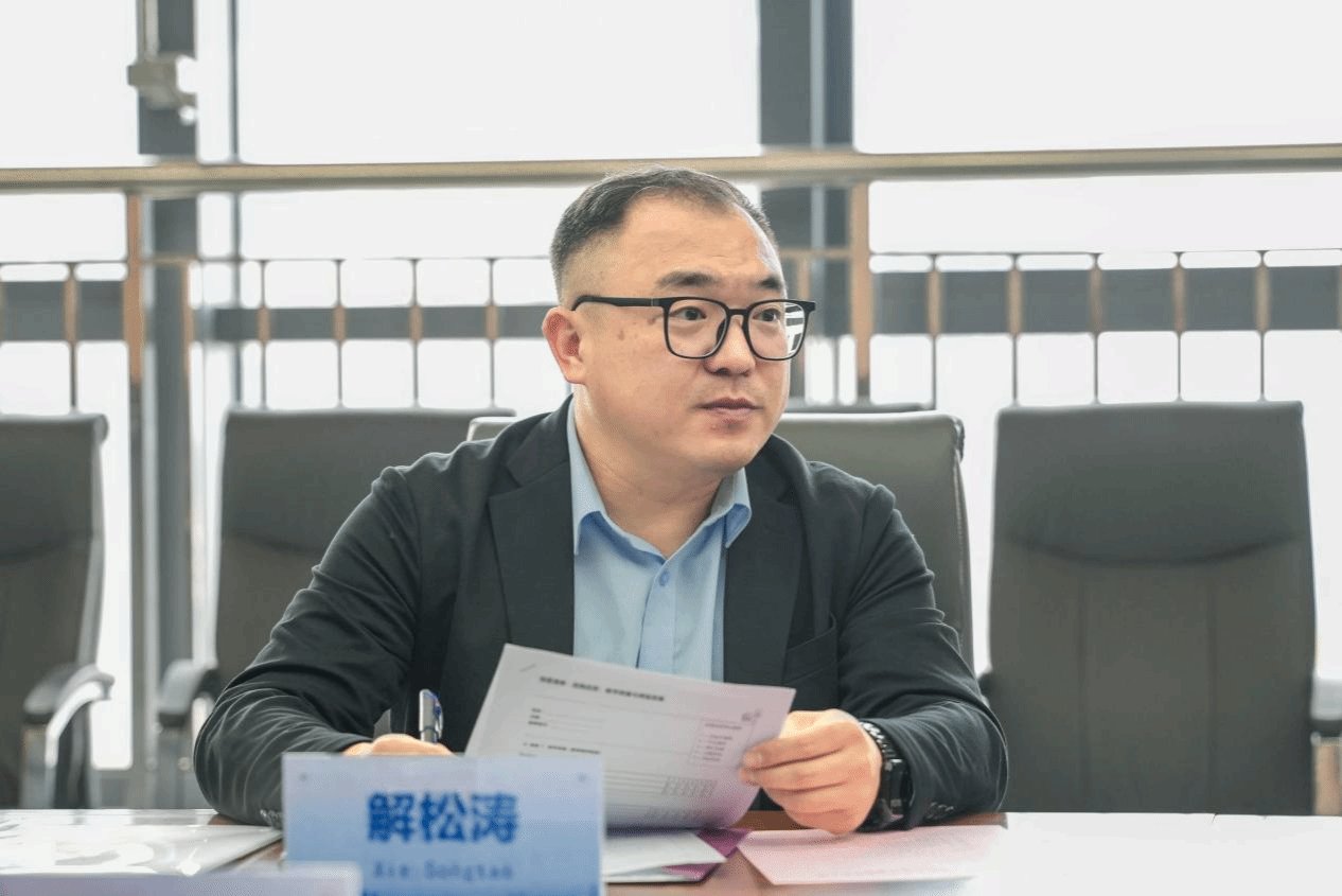 副校长米靖