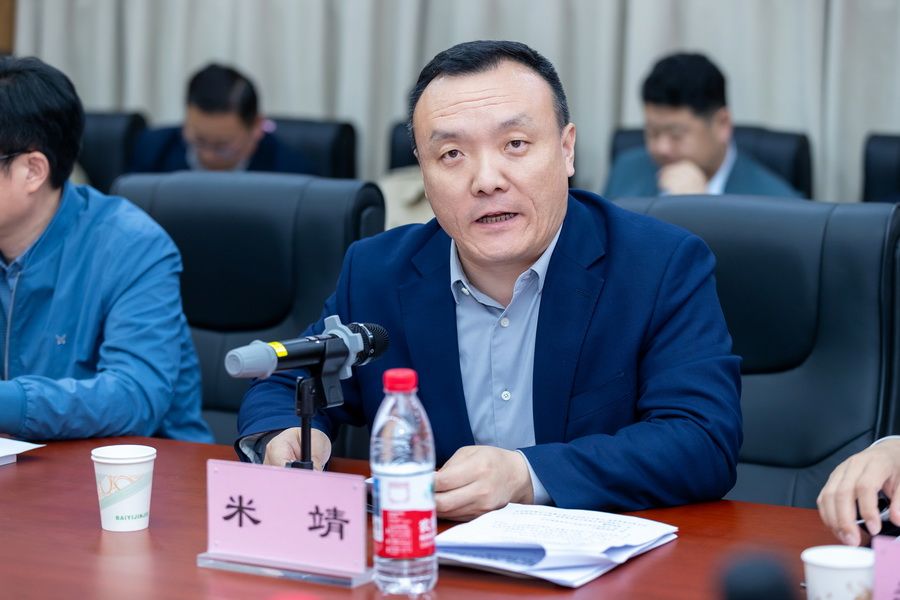 充分发挥先进典型的示范引领作用