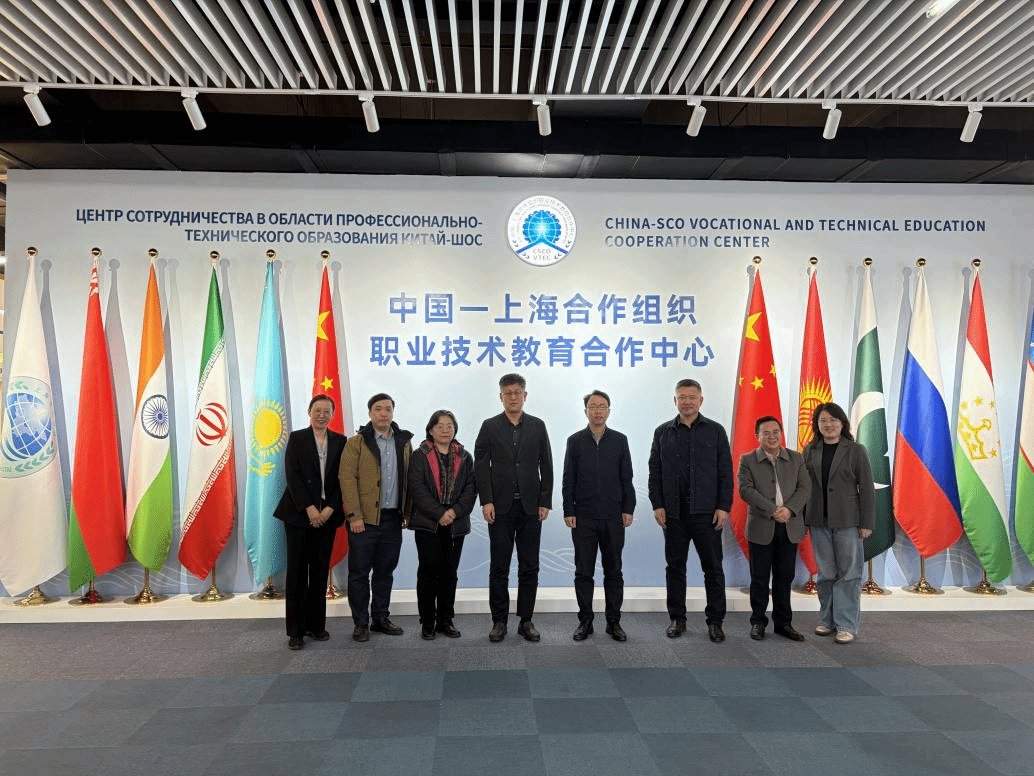 天津市外办党组成员